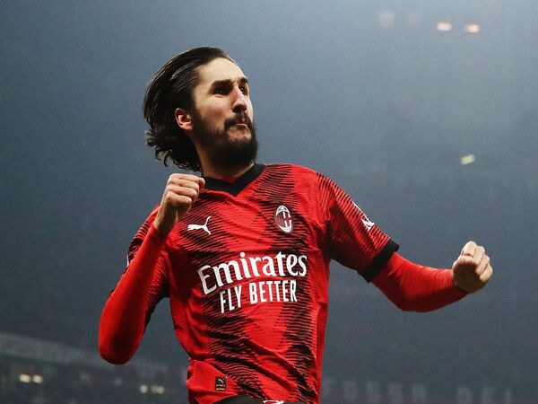 Yacine Adli mengungkap rahasia dirinya mulai main reguler untuk AC Milan di musim ini / via Getty Images