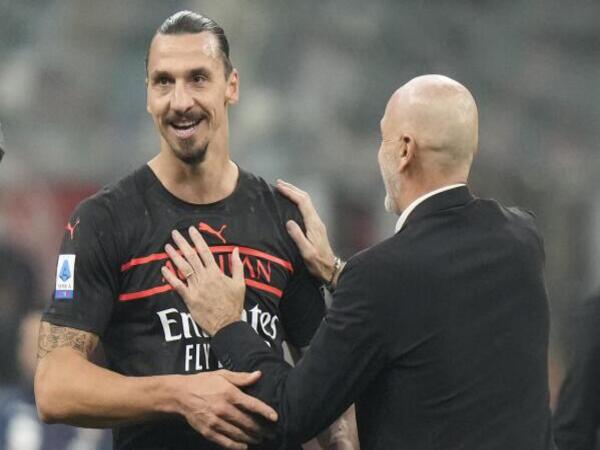 Zlatan Ibrahimovic bicara soal tugas barunya sebagai penasihat senior klub, dan juga masa depan Stefano Pioli sebagai pelatih AC Milan / via AP Photo