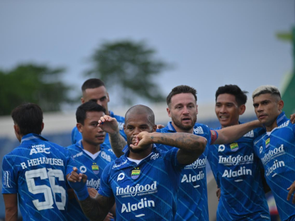 Persib tekuk Persija 2-1