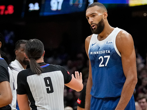 Rudy Gobert beri gestur uang kepada wasit bukan tanpa alasan.