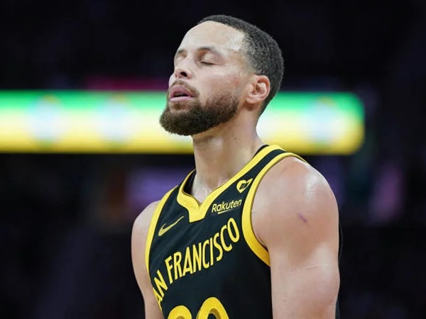 Steph Curry Terhindar dari Cedera Pergelangan Kaki yang Serius
