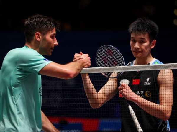Toma Junior Popov Sikat Juara Bertahan Li Shifeng di Babak Pertama All England 2024
