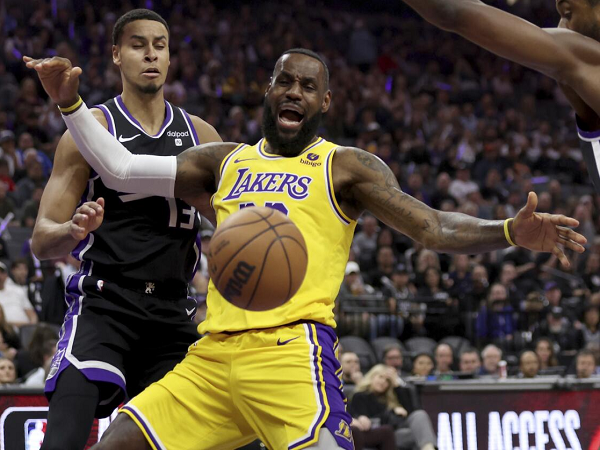James Worthy kritik performa Lakers saat tumbang di markas Kings.