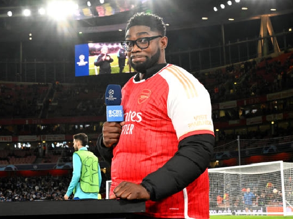 Micah Richards mengawal pertandingan Arsenal melawan Porto