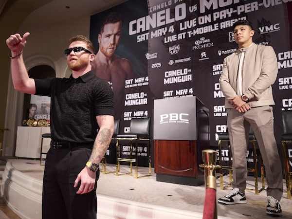 Canelo Alvarez (kiri) dan Jaime Munguia. (Foto: Premier Boxing Champions)