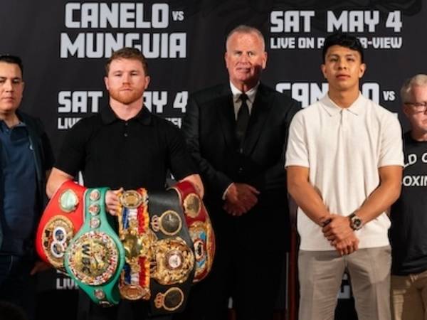 Canelo Alvarez (kiri) dan Jaime Munguia. (Foto: Premier Boxing Champions)