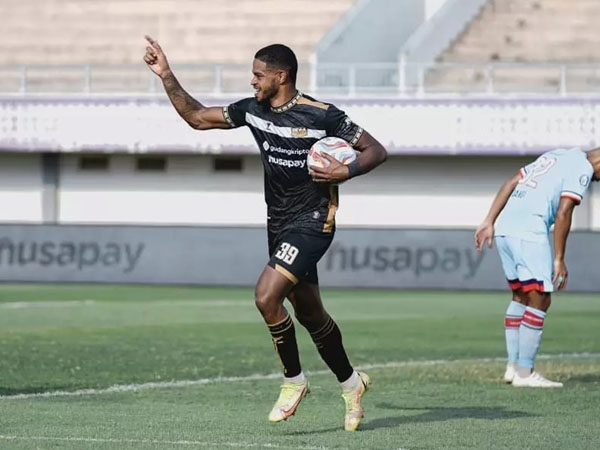 Penyerang Dewa United FC, Alex Martins