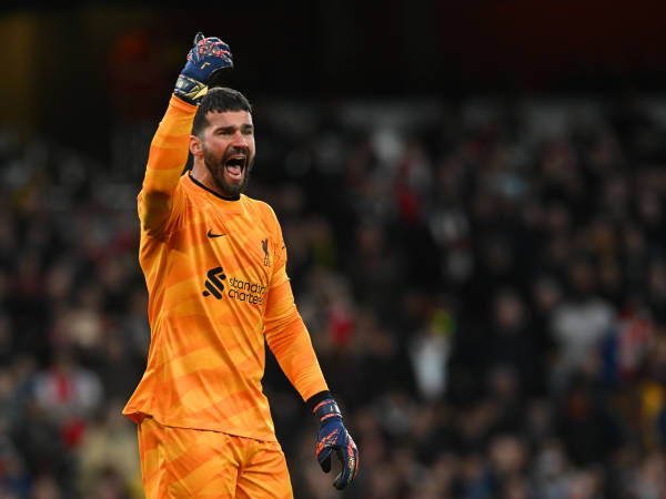 Jurgen Klopp Konfirmasi Alisson Becker Masih Absen Dua Setengah Minggu Lagi