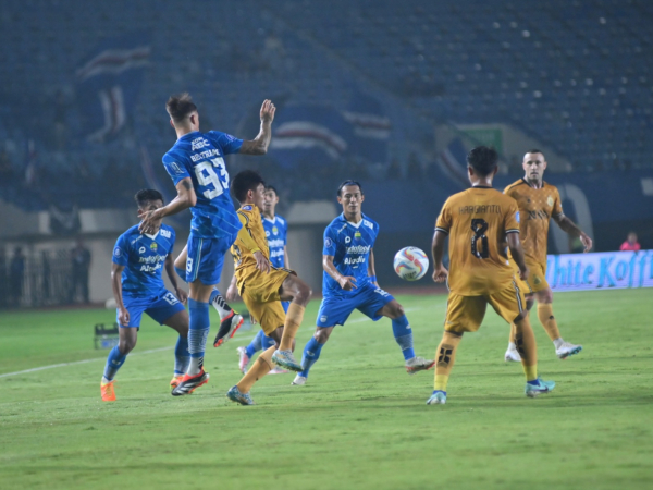 Persib dipaksa bermain imbang 0-0 melawan Bhayangkara FC