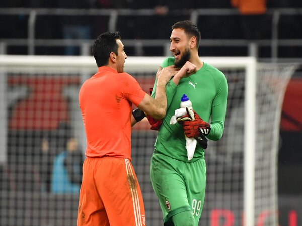Gianluigi Donnarumma menyebut sosok Gianluigi Buffon selamanya akan menjadi mentor untuknya / via Getty Images