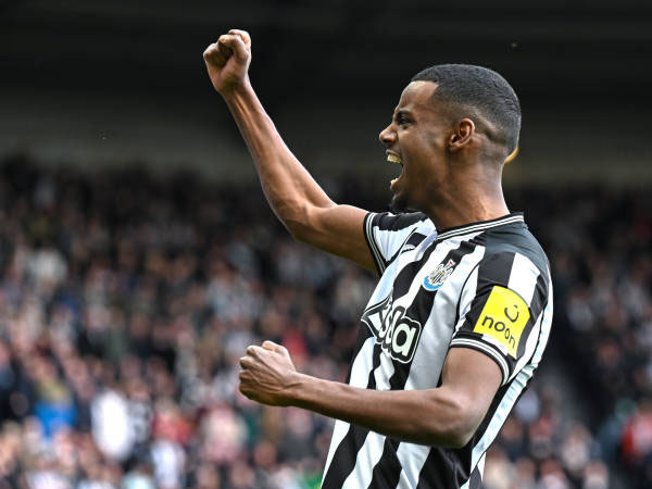 Eddie Howe Tegaskan Newcastle United Tidak Akan Jual Alexander Isak