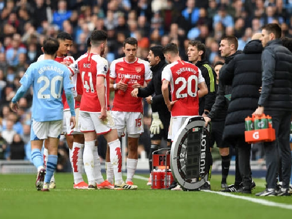Manchester City dan Arsenal berbagai poin di Etihad Stadium