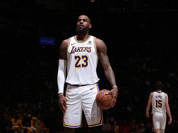 LeBron James Bahas Bagaimana Cara Tingkatkan Tembakan 3 Angkanya