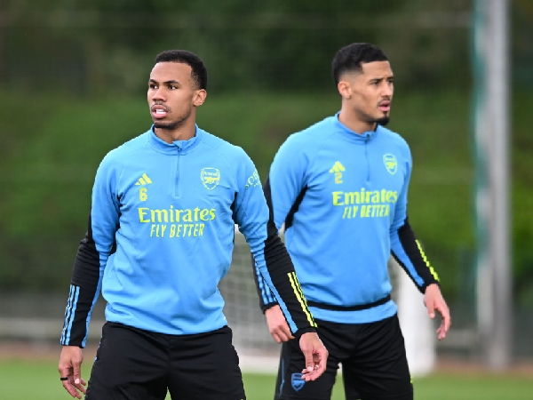 Rob Edwards mengapresiasi duet bek tengah Arsenal, William Saliba dan Gabriel Magalhaes