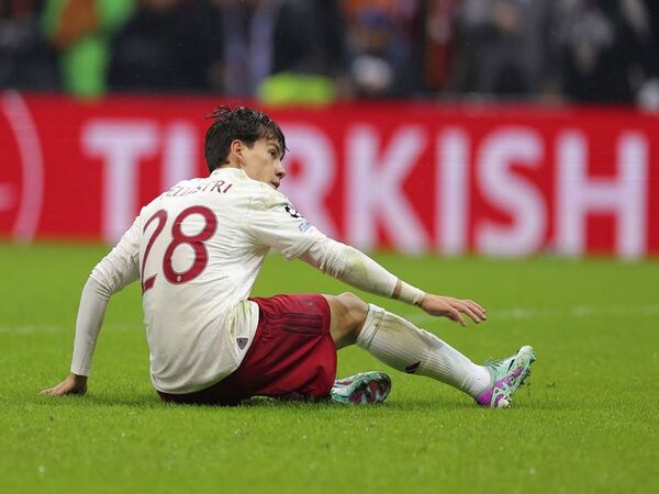 Tak mendapat tempat di tim utama, Facundo Pellistri disebut masuk dalam daftar jual MU pada bursa transfer musim panas mendatang / via Getty Images