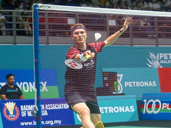Viktor Axelsen Puji Kekuatan Pemain Muda China Weng Hongyang