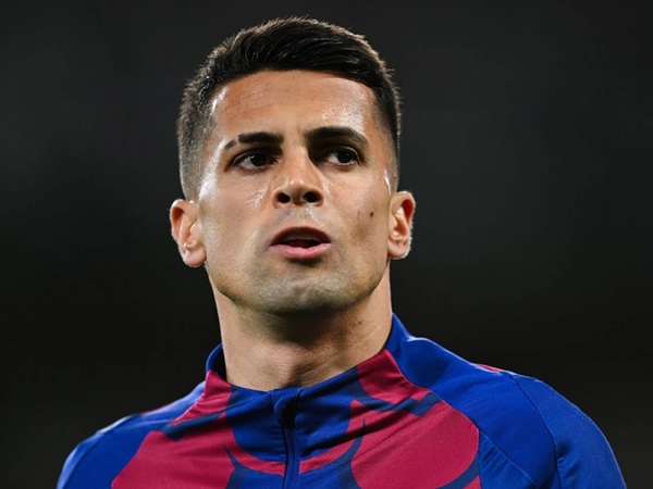 Joao Cancelo Rela Mengorbankan Gajinya Agar Mulus ke Barcelona