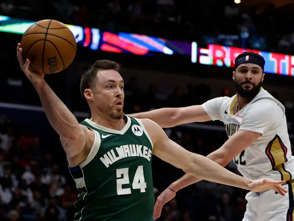 Pat Connaughton frustasi karena Bucks terus alami kekalahan pahit.