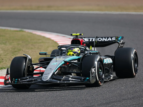 Lewis Hamilton beberkan penyebabnya melempem di GP Jepang.
