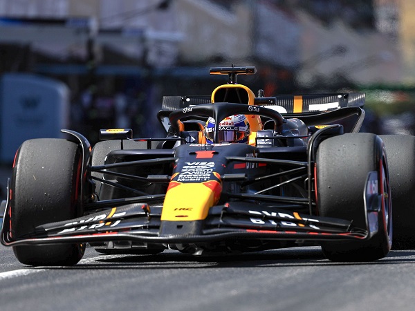 Max Verstappen dipuji Helmut Marko usai rajai GP Jepang.