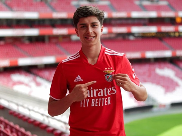Barcelona Dapatkan Persaingan untuk Gelandang Muda Benfica