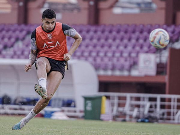 Pemain bertahan Persebaya Surabaya, Yan Victor