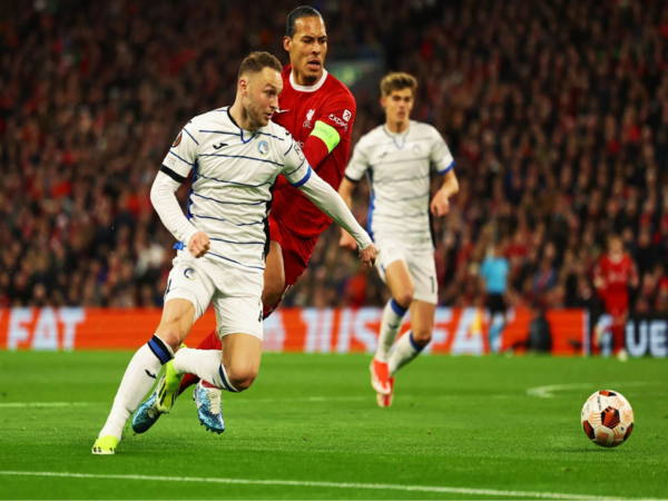 Chelsea diberitakan siap mengajukan tawaran formal untuk memboyong gelandang milik Atalanta yaitu Teun Koopmeiners / via Getty Images