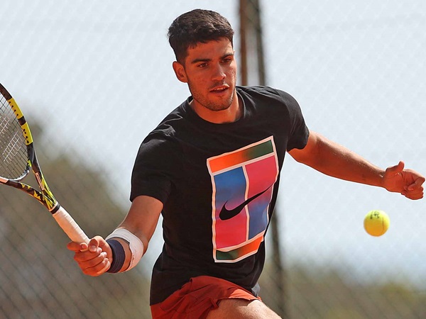 Kekhawatiran Cedera Berlanjut, Carlos Alcaraz Tak Akan Pertahankan Gelar Di Barcelona