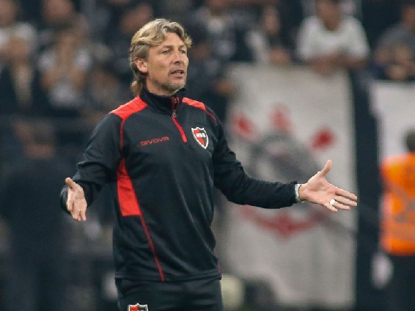 Gabriel Heinze pernah bermain bersama Mikel Arteta