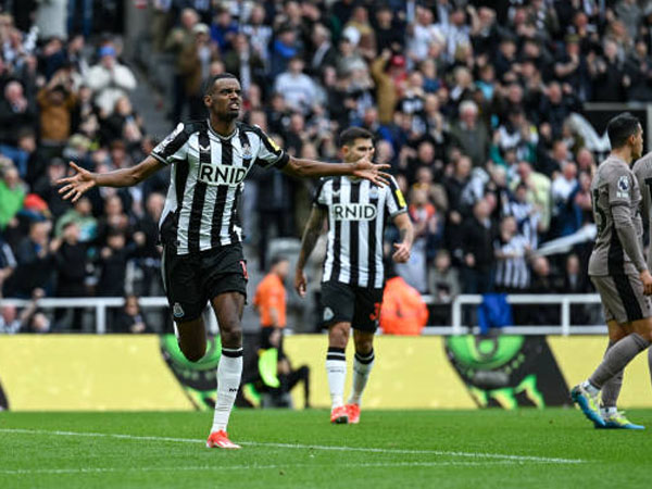 Newcastle United Bantai Tottenham, Alexander Isak Soroti Dukungan Penggemar