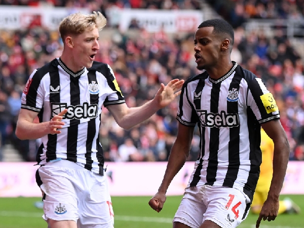 Anthony Gordon dan Alexander Isak