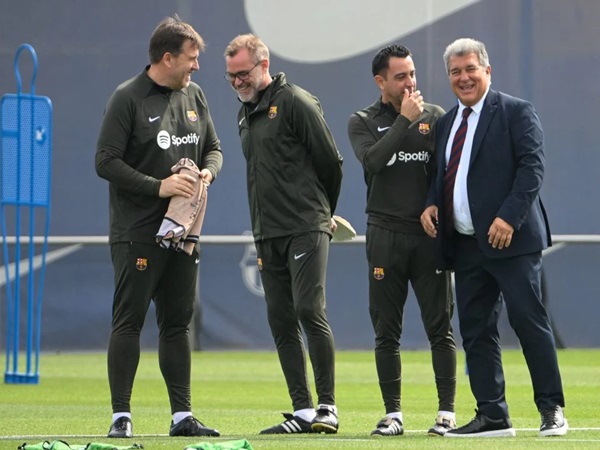Joan Laporta Berikan Dukungan dengan Hadiri Latihan Barcelona