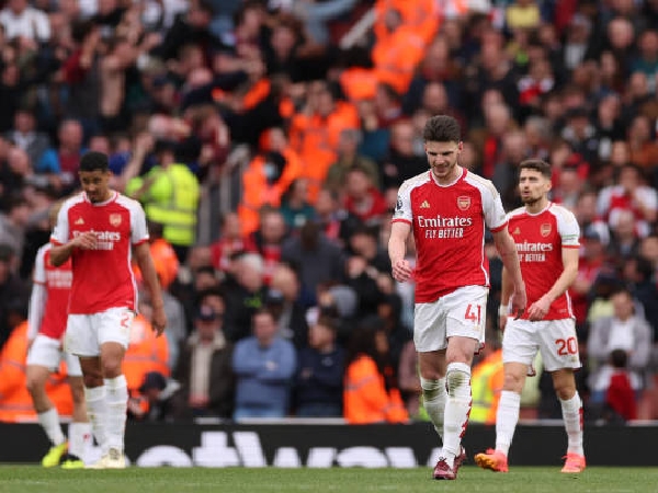 Arsenal gagal kembali ke puncak klasemen Premier League