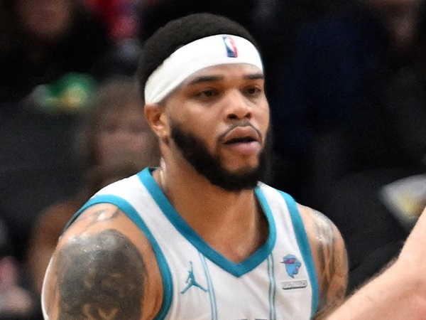 Marques Bolden Menyala, Antarkan Hornets Libas Cavaliers
