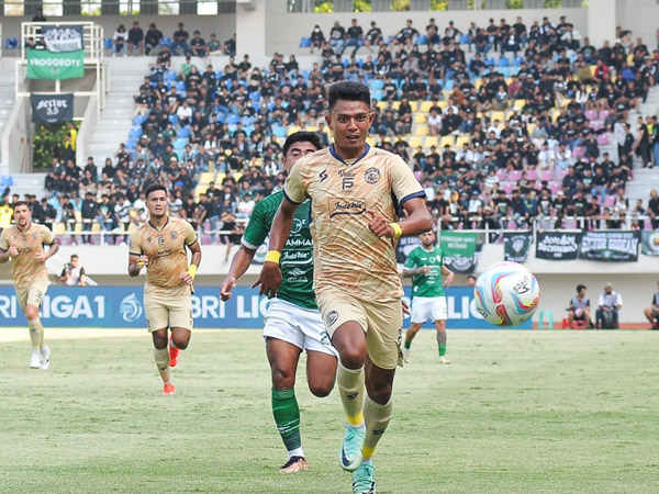 Penyerang Arema FC, Dedik Setiawan di laga kontra PSS Sleman