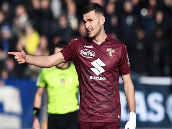 Bek tengah incaran Atletico Madrid