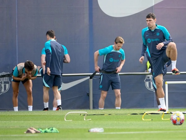 Barcelona Bakal Rombak Lini Tengah Saat Jamu PSG