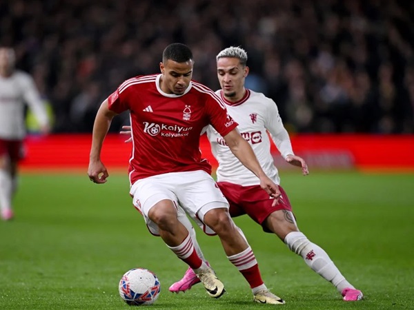 Barcelona Masuk dalam Perburuan Bek Berbakat Milik Forest