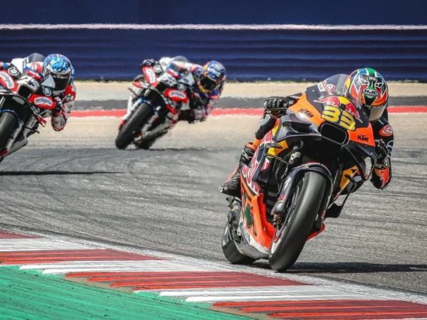 Brad Binder Mengalami Sayap Belakang dan Sayap Kiri Patah