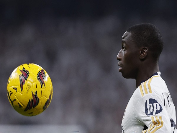 Newcastle United Tertarik dengan Bek Real Madrid