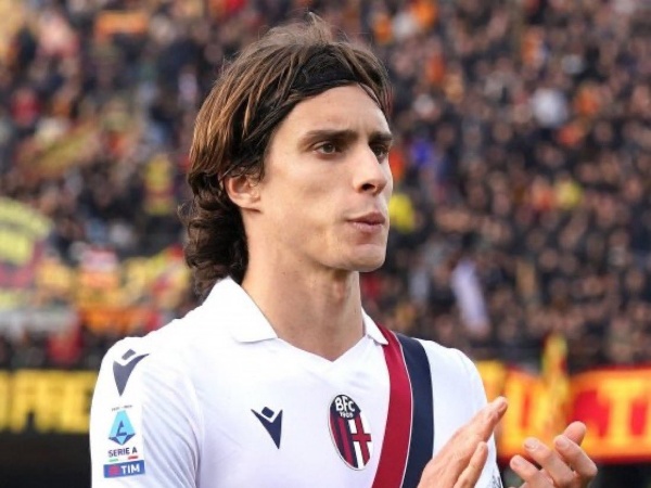 Defender incaran Tottenham