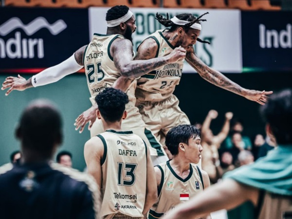 Borneo Hornbills Pecah Telor di Kandang Setelah Bantai Rajawali