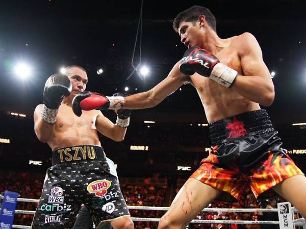 Sebastian Fundora (kanan) dan Tim Tszyu. (Foto: Ring TV)