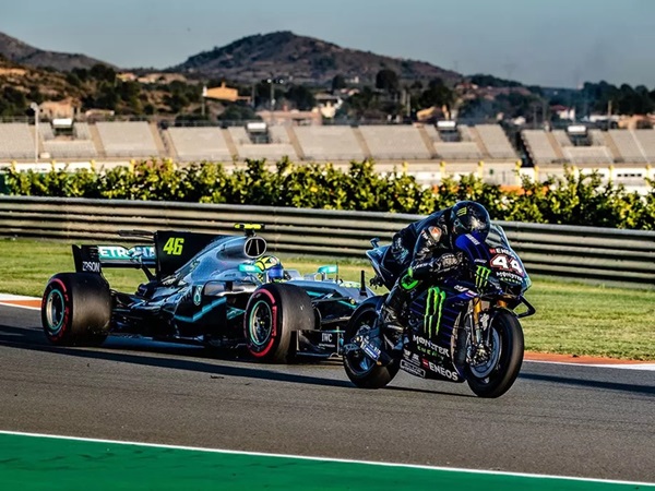 Lewis Hamilton Tak Tanggapi soal Kepindahan ke Ferrari