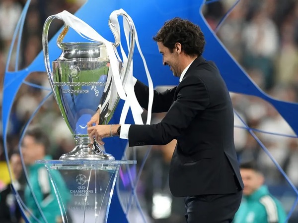 Raul Gonzalez Juga Masuk dalam Bidikan Sevilla