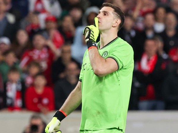 Emiliano Martinez.