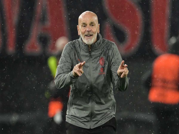 Stefano Pioli mengakui AC Milan kalah kualitas dari AS Roma, usai tersingkir di babak delapan besar Liga Europa musim ini / via Getty Images