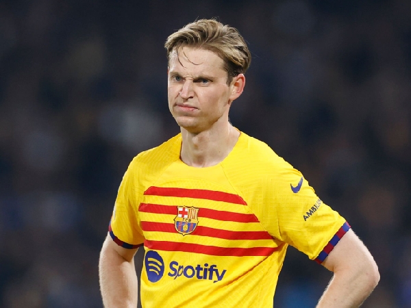 Bayern Munich mengincar tanda tangan gelandang Barcelona, Frenkie De Jong