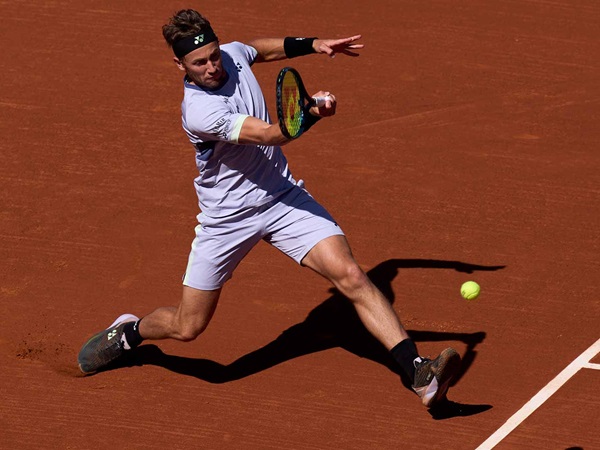 Casper Ruud Pulangkan Matteo Arnaldi Dari Barcelona