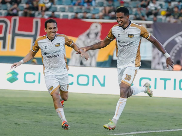 Penyerang Dewa United FC, Alex Martins